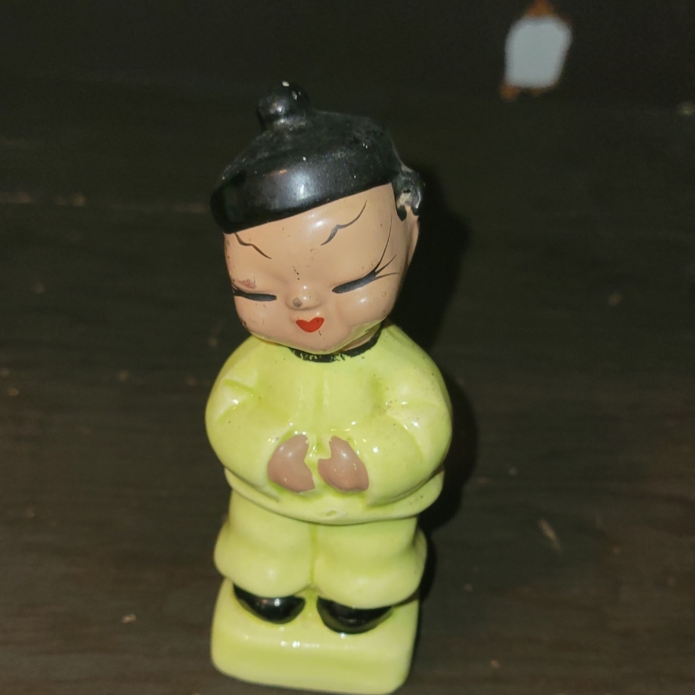 Vintage salt shaker- excellent condition
